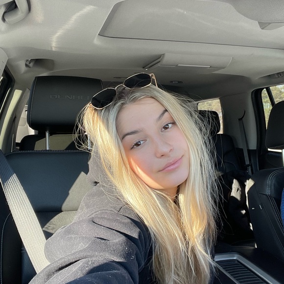 Meet your Posher, Brielle - Picture 1 of 1